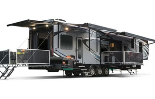 Luxurious and Spacious Beach Front RV!