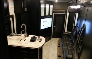 Luxurious and Spacious Beach Front RV!