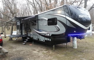 Luxurious and Spacious Beach Front RV!