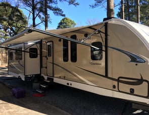 Coachmen RV Freedom Express Ultra Lite 323BHDS