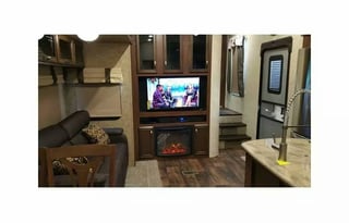 2017 2 Bed/2 Full Ba 43' 5th Wheel + Pool and Hot Tub Option + 2 Bed / 2 Ba House Option