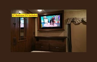 2017 2 Bed/2 Full Ba 43' 5th Wheel + Pool and Hot Tub Option + 2 Bed / 2 Ba House Option