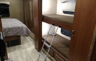 2016 Thor Hurricane 34J Bunkhouse