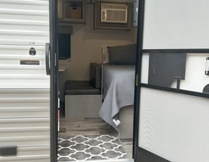 Dutchmen RV Coleman Lantern LT Series 17B