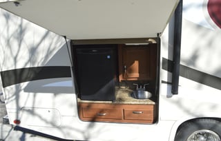 Clean, well maintained, suspension handles wind