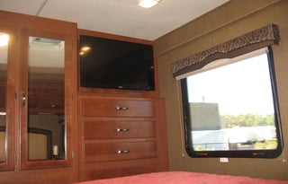 Clean, well maintained, suspension handles wind