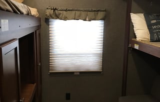 2016 Mallard M33 *2 AC’s* Bunk House and Master