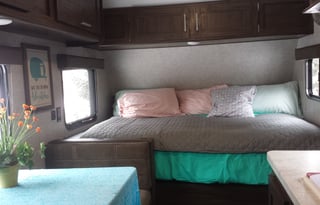 Cherokee LTD WolfPup Deluxe-Queen & Bunks