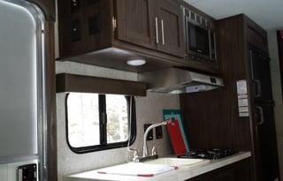 Cherokee LTD WolfPup Deluxe-Queen & Bunks