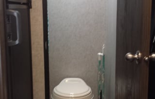 Cherokee LTD WolfPup Deluxe-Queen & Bunks