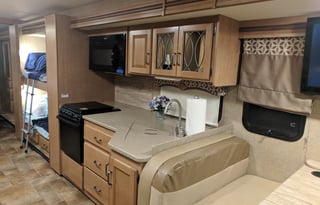 2016 Thor Motor Coach Hurricane 34J