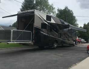 Thor Motor Coach Outlaw 37LS