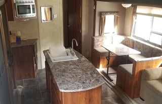 Hello 2019!! Check this out!! Hideout Fifth Wheel - Delivery Available!