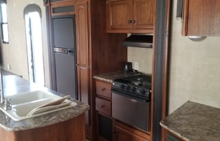 Hello 2019!! Check this out!! Hideout Fifth Wheel - Delivery Available!