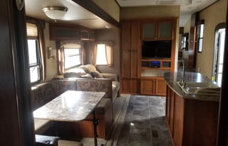 Hello 2019!! Check this out!! Hideout Fifth Wheel - Delivery Available!