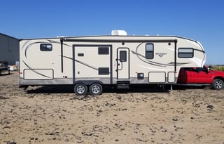 Hello 2019!! Check this out!! Hideout Fifth Wheel - Delivery Available!