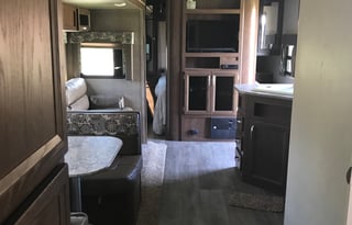 2016 Coleman 3015BH (delivery and pick up by owner)