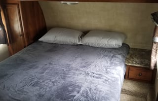 Hello 2019!! Check this out!! Hideout Fifth Wheel - Delivery Available!