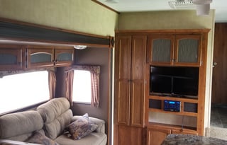 Hello 2019!! Check this out!! Hideout Fifth Wheel - Delivery Available!