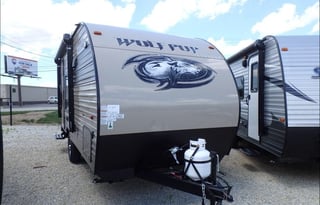 2017 Cherokee Wolf Pup toy Hauler 17RP