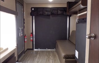 2017 Cherokee Wolf Pup toy Hauler 17RP