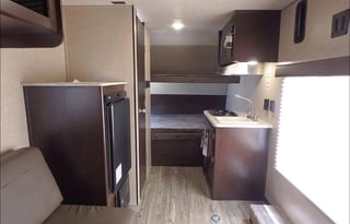 2017 Cherokee Wolf Pup toy Hauler 17RP