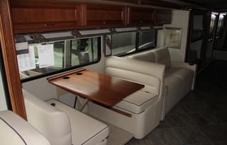 2019 Winnebago Diesel 2 full bathrooms, sleeps 9