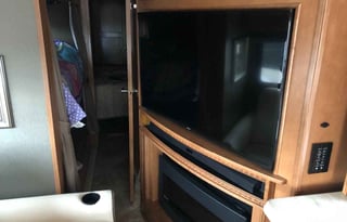 2019 Winnebago Diesel 2 full bathrooms, sleeps 9