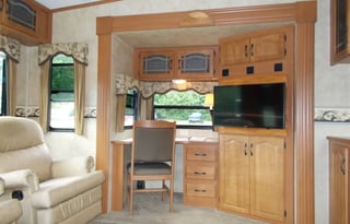 2007 Montana Mountaineer with Big Mountain View!