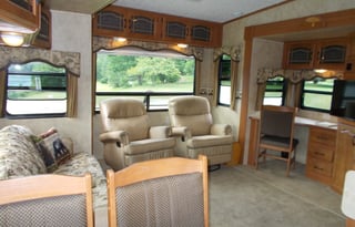 2007 Montana Mountaineer with Big Mountain View!