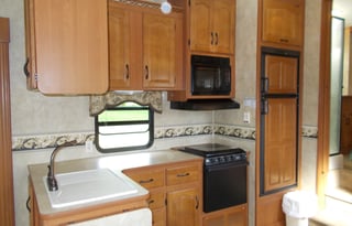 2007 Montana Mountaineer with Big Mountain View!