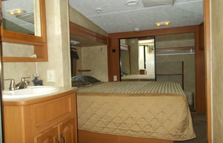 2007 Montana Mountaineer with Big Mountain View!