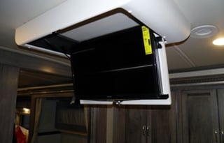 2019 Winnebago Diesel 2 full bathrooms, sleeps 9