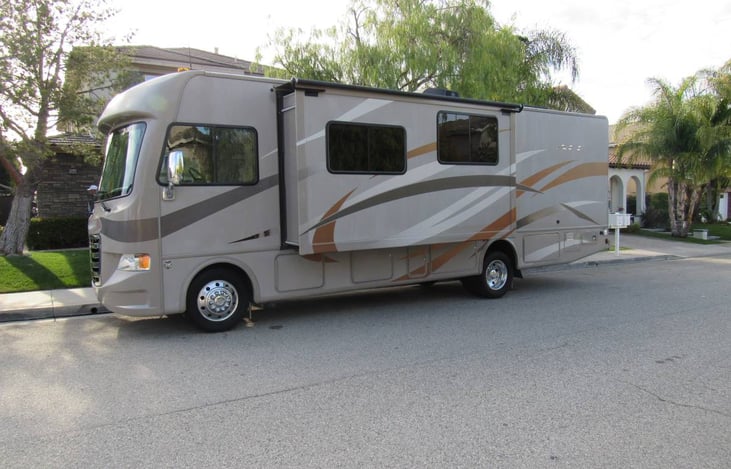 80ft Rv Large family RV with sleeping capacity up to 8 - WE CAN DELIVER ...