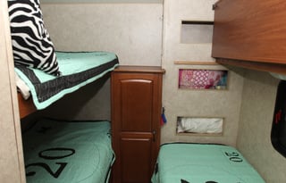 Forest River Surveyor w/ 4 bunk beds