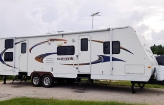 Forest River Surveyor w/ 4 bunk beds