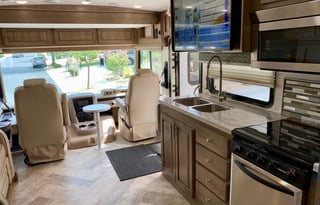 2019 Georgetown GT5 36B5 - 2 full baths and 2 bunk
