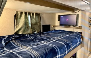 2019 Georgetown GT5 36B5 - 2 full baths and 2 bunk