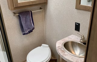 2019 Georgetown GT5 36B5 - 2 full baths and 2 bunk