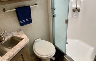 2019 Georgetown GT5 36B5 - 2 full baths and 2 bunk