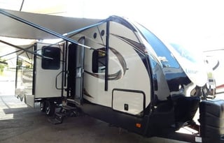 Luxury Lacrosse Camper RV Rental 35'