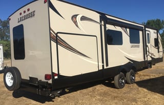 Luxury Lacrosse Camper RV Rental 35'