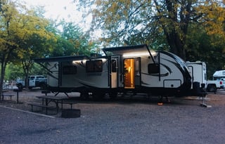 Luxury Lacrosse Camper RV Rental 35'