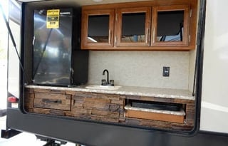 Luxury Lacrosse Camper RV Rental 35'