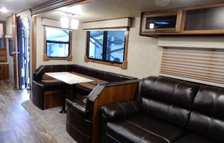 Luxury Lacrosse Camper RV Rental 35'