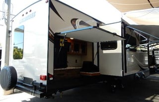 Luxury Lacrosse Camper RV Rental 35'