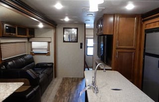 Luxury Lacrosse Camper RV Rental 35'
