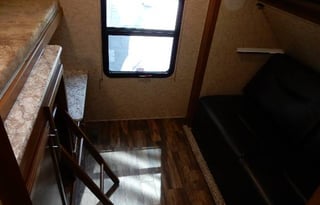 Luxury Lacrosse Camper RV Rental 35'