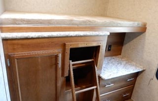 Luxury Lacrosse Camper RV Rental 35'