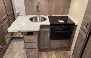 2021 Winnebago Minnie Winnie 26T with upgrades